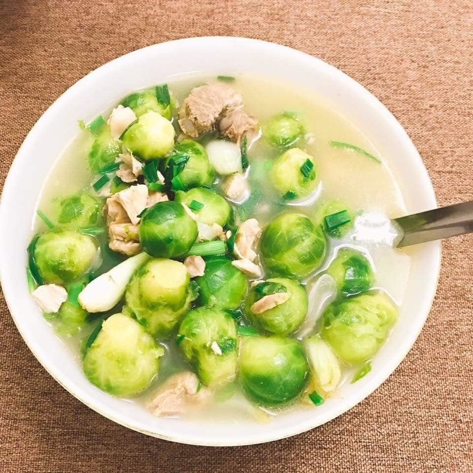 Bắp cải kì lạ, luộc nguyên cây mỗi bữa ăn hết 20 bắp - Ảnh 2.