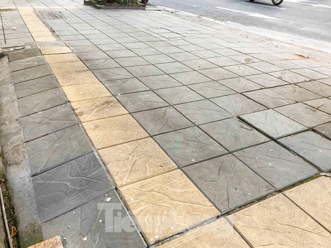 Xuất hiện vỉa hè 'đế vương' giành lối đi chung của đại gia Hà Nội - Ảnh 8.