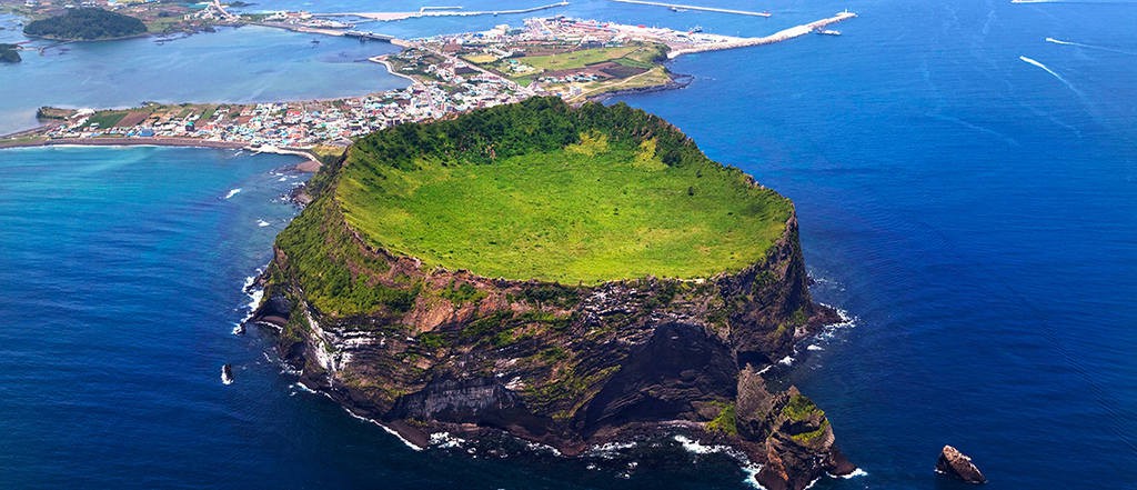 Seongsan_Ilchulbong_Peak_Jeju_South_Korea