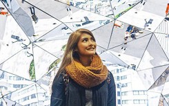 Vòm kính phân mảnh như 'đa vũ trụ' giao nhau gây sốt ở Tokyo