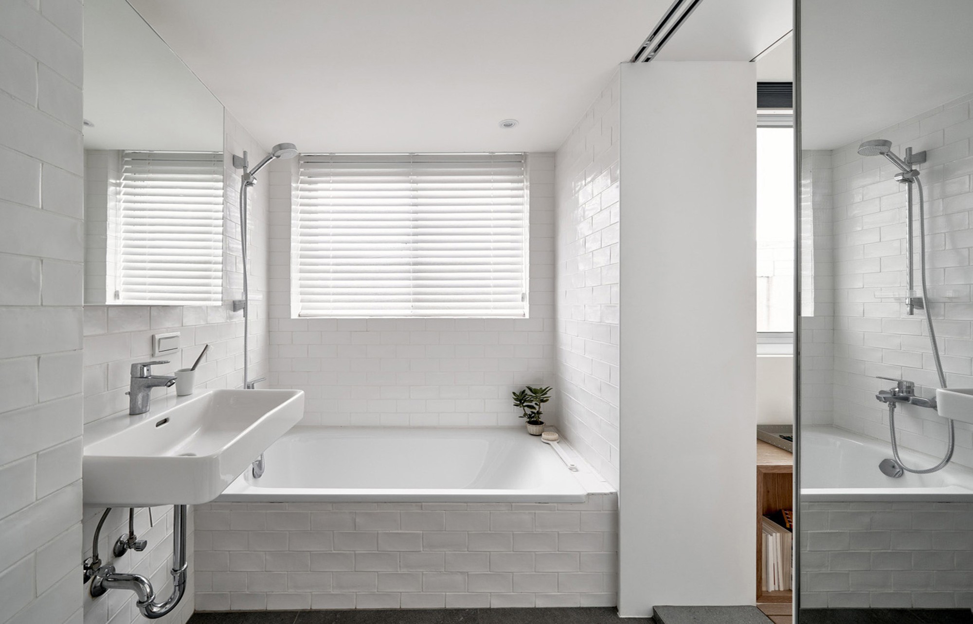 tiny-apartment-a-little-design-residential-interiors-taipei-taiwan_dezeen_2364_col_6 tiny-apartment-a-little-design-residential-interiors-taipei-taiwan_dezeen_2364_col_6