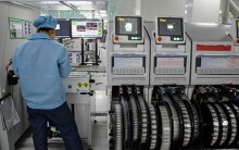 Hàng sản xuất tại nước ngoài nhưng nhập về Việt Nam có sẵn mác 'Made in Vietnam'