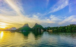 Vịnh Hạ Long vào top 10 điểm ngắm bình minh đẹp nhất thế giới