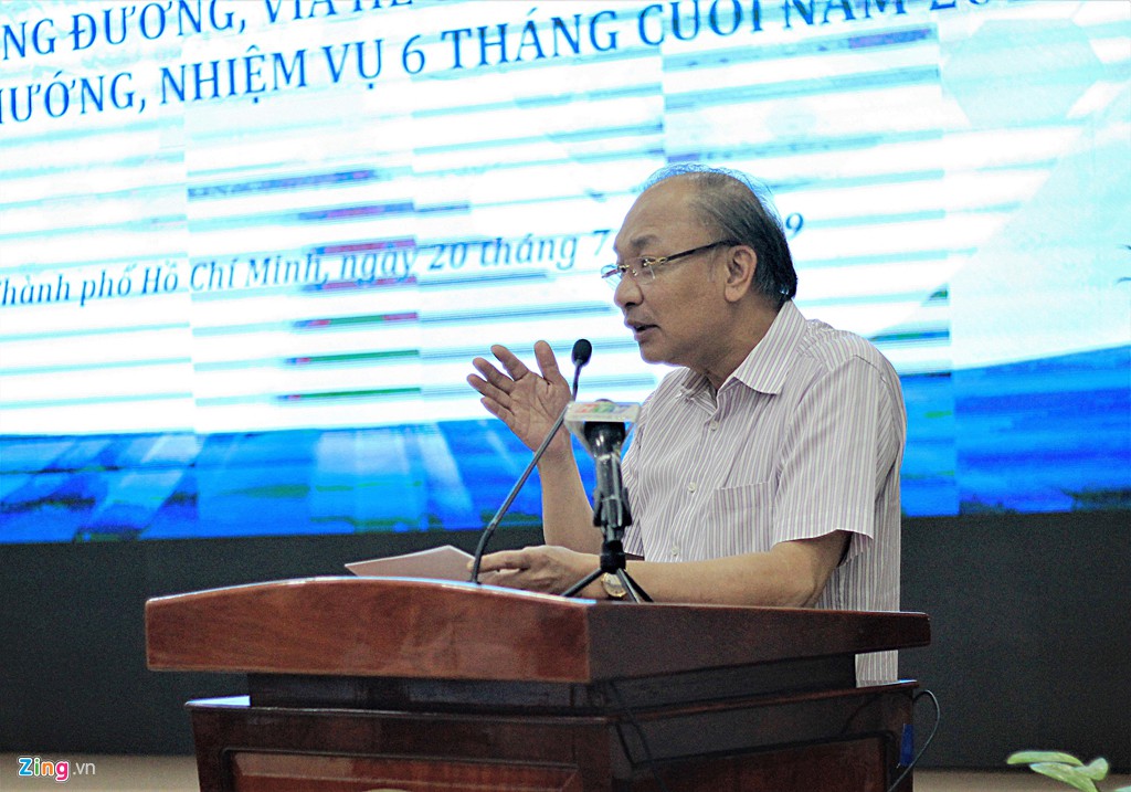 Giám đốc Công an TP HCM: Chỉ thiếu cảnh xe máy leo nóc ô tô khi ùn tắc - Ảnh 1. Giám đốc Công an TP HCM: Chỉ thiếu cảnh xe máy leo nóc ô tô khi ùn tắc - Ảnh 1.