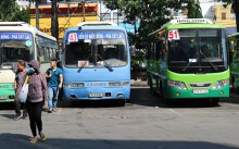Nỗi niềm xe buýt: Người bỏ nghề, người vỡ nợ...
