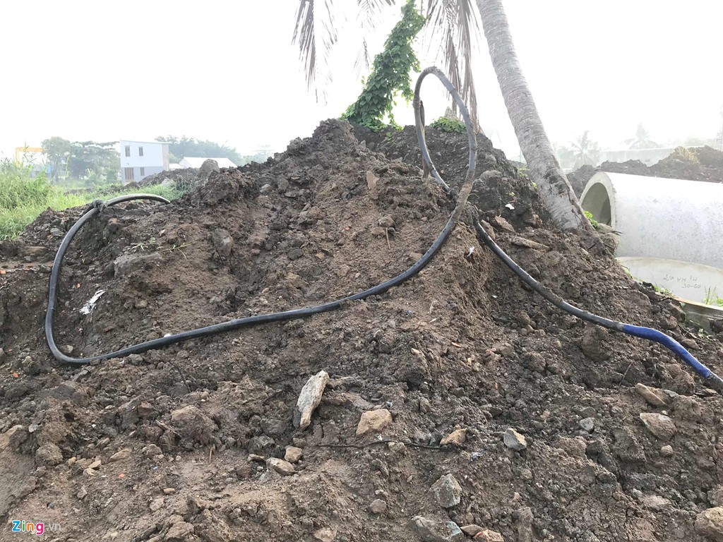 Ai chịu trách nhiệm vụ 2 bé trai bị điện giật tử vong ở Vành Đai 2? - Ảnh 2. Ai chịu trách nhiệm vụ 2 bé trai bị điện giật tử vong ở Vành Đai 2? - Ảnh 2.