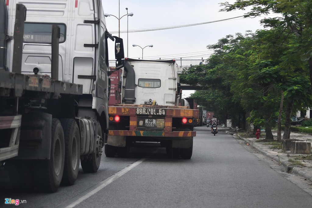 Tuyến đường xe container rồng rắn chèn ép các phương tiện giao thông - Ảnh 9. Tuyến đường xe container rồng rắn chèn ép các phương tiện giao thông - Ảnh 9.