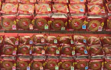 Bánh Trung thu 'xuống phố' phố Hà Nội sớm, giá cao nhất gần 500.000 đồng một chiếc