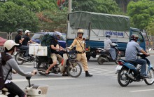 Hà Nội yêu cầu xử lí nghiêm vi phạm nồng độ cồn, xe máy đi vào đường cấm