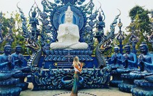 Ghé Thái Lan, check-in sống ảo tại ngôi chùa xanh dát vàng sang chảnh