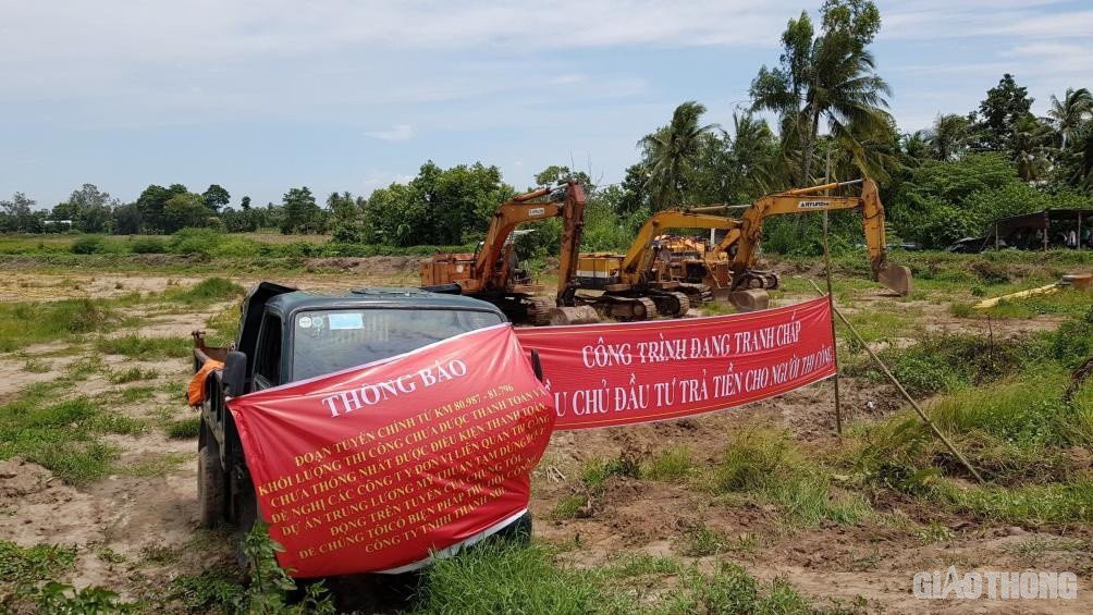 Dự án Trung Lương-Mỹ Thuận: Nhà thầu thi công giăng băng rôn đòi nợ - Ảnh 1.