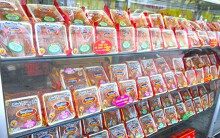 Vì sao các cửa hàng bán bánh trung thu phải mở cửa sớm trước Tết Trung thu nhiều tháng?
