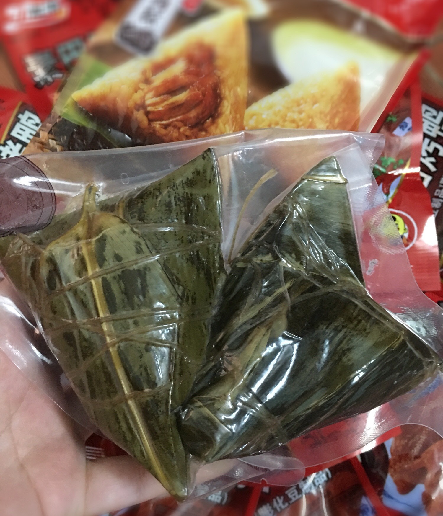 Đáng sợ, bánh chưng nội địa Trung Quốc 9 tháng không hỏng - Ảnh 3. Đáng sợ, bánh chưng nội địa Trung Quốc 9 tháng không hỏng - Ảnh 3.
