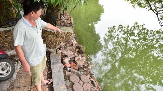 Bờ hồ Gươm nham nhở vì sạt lở kè - Ảnh 2. Bờ hồ Gươm nham nhở vì sạt lở kè - Ảnh 2.