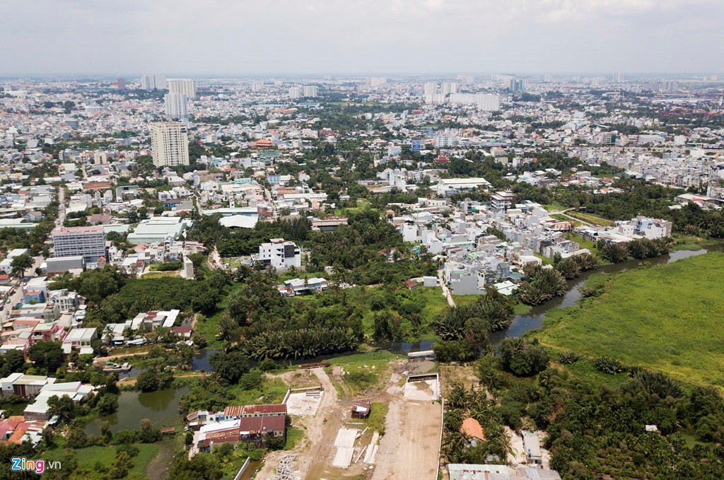 Hiện trạng đường vành đai không rào chắn làm 2 trẻ ở Sài Gòn tử vong - Ảnh 2.