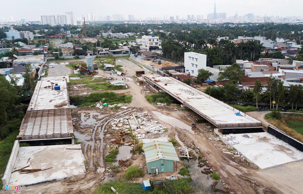 Hiện trạng đường vành đai không rào chắn làm 2 trẻ ở Sài Gòn tử vong - Ảnh 4.