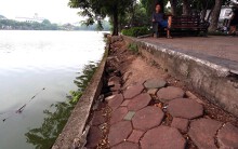 Sẽ dựng hàng rào ở những đoạn bờ Hồ Gươm sạt lở tả tơi