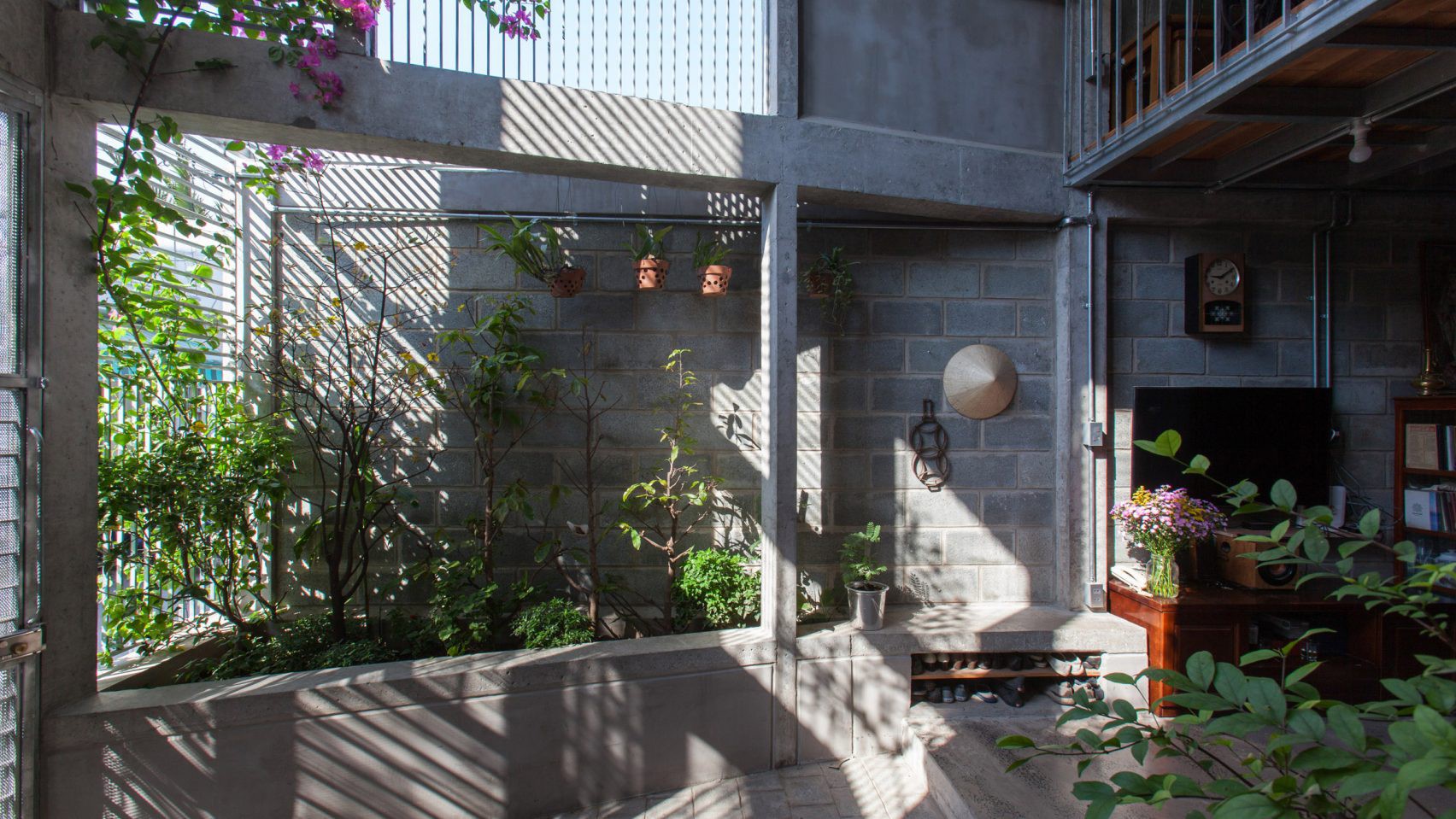 k59-atelier-home-studio-architecture-residential-self-designed-studios-vietnam_dezeen_2364_hero1-1704x959 k59-atelier-home-studio-architecture-residential-self-designed-studios-vietnam_dezeen_2364_hero1-1704x959