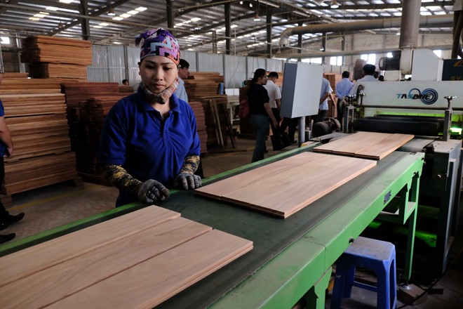'Ông lớn' cũng kiệt sức vì thuế nặng, lãi cao - Ảnh 2.
