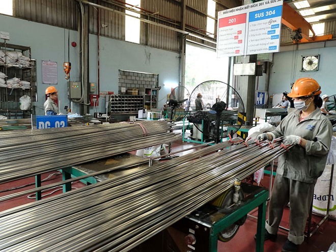 'Ông lớn' cũng kiệt sức vì thuế nặng, lãi cao - Ảnh 1.