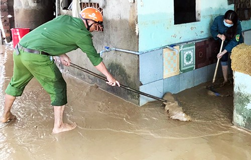 Hàng trăm căn nhà ở Lâm Đồng chìm trong nước sau mưa lớn - Ảnh 3. Hàng trăm căn nhà ở Lâm Đồng chìm trong nước sau mưa lớn - Ảnh 3.