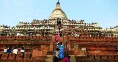 Myanmar cấm du khách leo lên các ngôi chùa ở Bagan