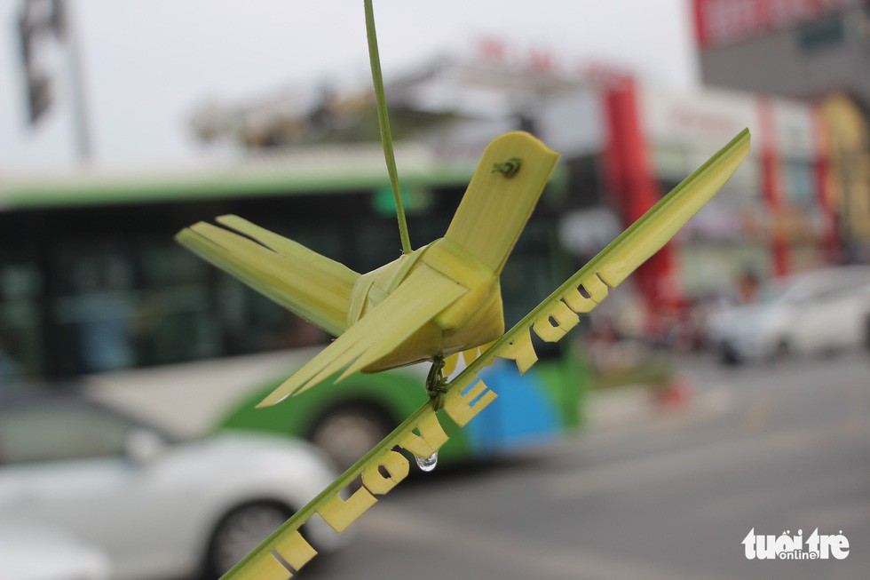 Nghề... xỏ lá giữa Hà thành - Ảnh 13. Nghề... xỏ lá giữa Hà thành - Ảnh 13.