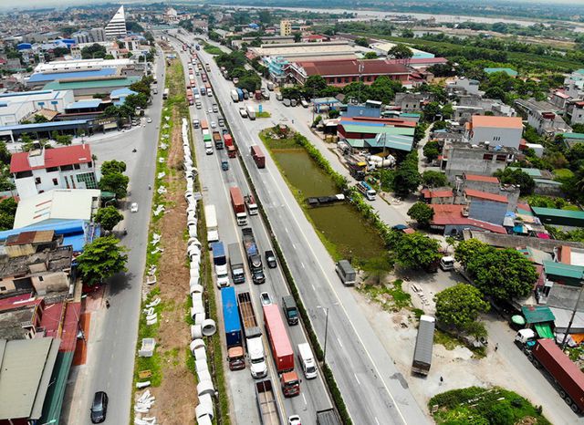 Những "điểm đen" giao thông trên Quốc lộ 5 - Ảnh 4. Những "điểm đen" giao thông trên Quốc lộ 5 - Ảnh 4.