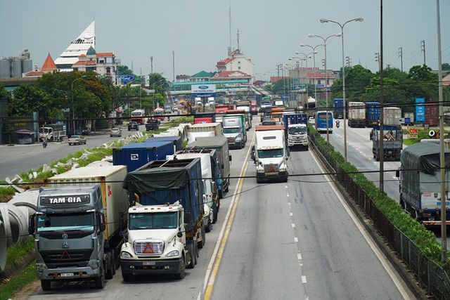 Những "điểm đen" giao thông trên Quốc lộ 5 - Ảnh 5. Những "điểm đen" giao thông trên Quốc lộ 5 - Ảnh 5.