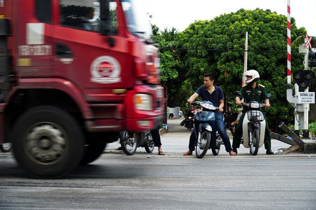 Những "điểm đen" giao thông trên Quốc lộ 5 - Ảnh 9. Những "điểm đen" giao thông trên Quốc lộ 5 - Ảnh 9.
