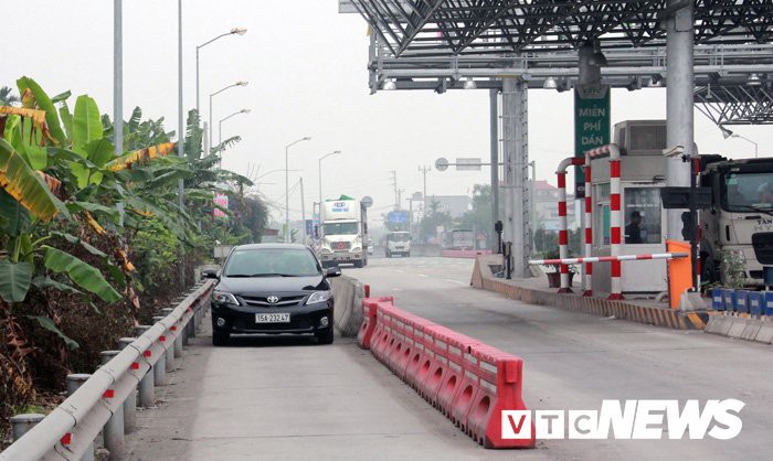 Hàng loạt xe đâm barie vượt Trạm thu phí BOT Tiên Cựu: UBND TP Hải Phòng chỉ đạo 'nóng' - Ảnh 2. Hàng loạt xe đâm barie vượt Trạm thu phí BOT Tiên Cựu: UBND TP Hải Phòng chỉ đạo 'nóng' - Ảnh 2.