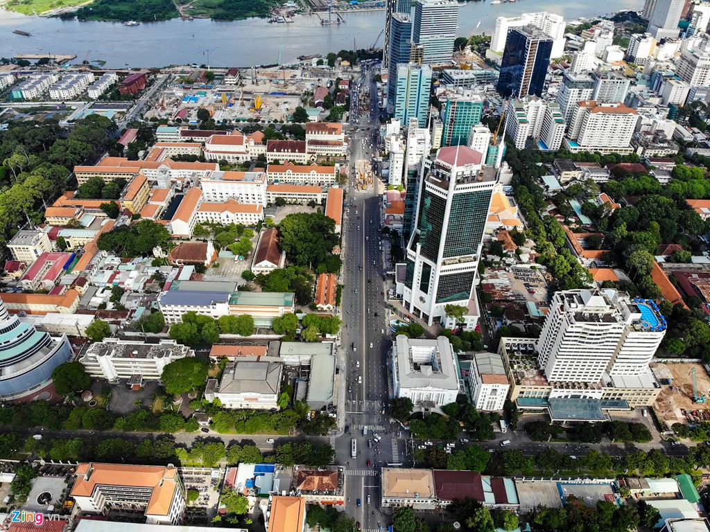 Đường Tôn Đức Thắng sau hơn 1 năm chặt hàng cây cổ thụ - Ảnh 2. Đường Tôn Đức Thắng sau hơn 1 năm chặt hàng cây cổ thụ - Ảnh 2.