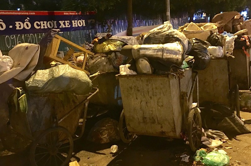 Hà Nội: Bãi rác Nam Sơn lại bị chặn, rác thải ùn ứ giữa Thủ đô - Ảnh 5.