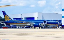 Cận cảnh quá trình lắp ráp, phun sơn 'siêu máy bay' Boeing 787-10 của Vietnam Airlines