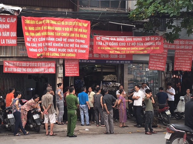Chuyện lạ giữa Thủ đô: Chính quyền càng đình chỉ, công trình càng xây cao - Ảnh 1. Chuyện lạ giữa Thủ đô: Chính quyền càng đình chỉ, công trình càng xây cao - Ảnh 1.