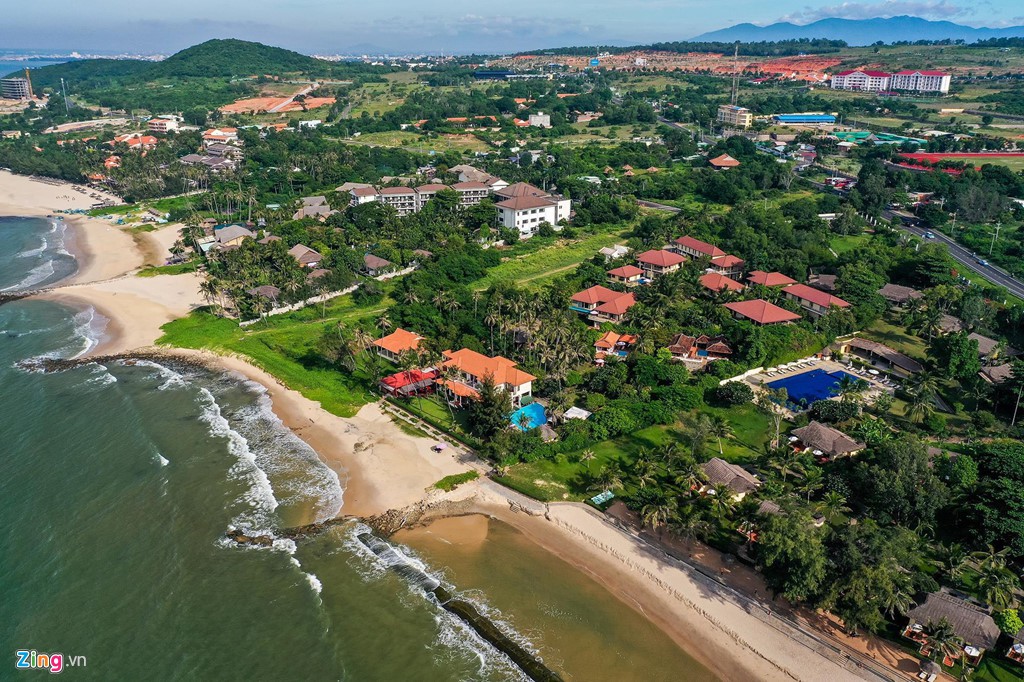 'Thủ đô' resort Mũi Né đối mặt biển xâm thực, rác và quá tải hạ tầng - Ảnh 1. 'Thủ đô' resort Mũi Né đối mặt biển xâm thực, rác và quá tải hạ tầng - Ảnh 1.