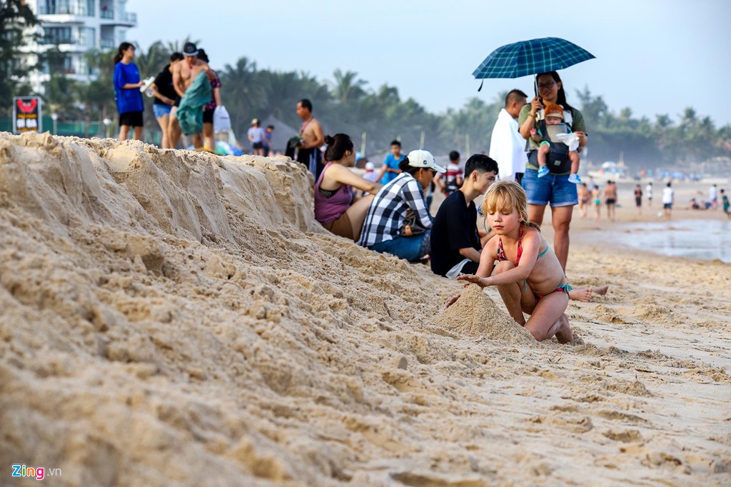 'Thủ đô' resort Mũi Né đối mặt biển xâm thực, rác và quá tải hạ tầng - Ảnh 10. 'Thủ đô' resort Mũi Né đối mặt biển xâm thực, rác và quá tải hạ tầng - Ảnh 10.