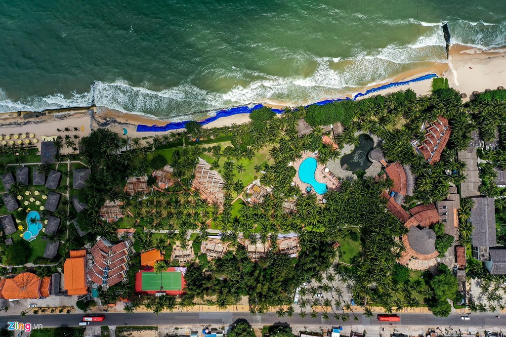 'Thủ đô' resort Mũi Né đối mặt biển xâm thực, rác và quá tải hạ tầng - Ảnh 4. 'Thủ đô' resort Mũi Né đối mặt biển xâm thực, rác và quá tải hạ tầng - Ảnh 4.