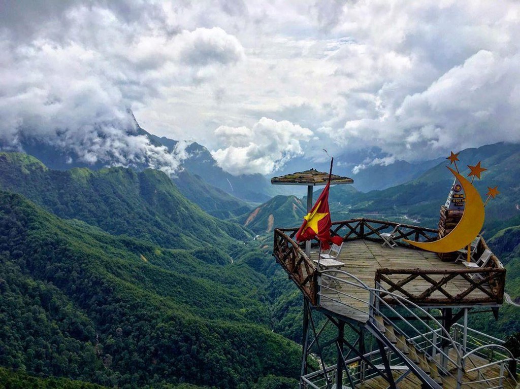 Góc 'sống ảo' săn mây đình đám trên đèo Ô Quy Hồ trước khi bị tháo dỡ - Ảnh 2. Góc 'sống ảo' săn mây đình đám trên đèo Ô Quy Hồ trước khi bị tháo dỡ - Ảnh 2.