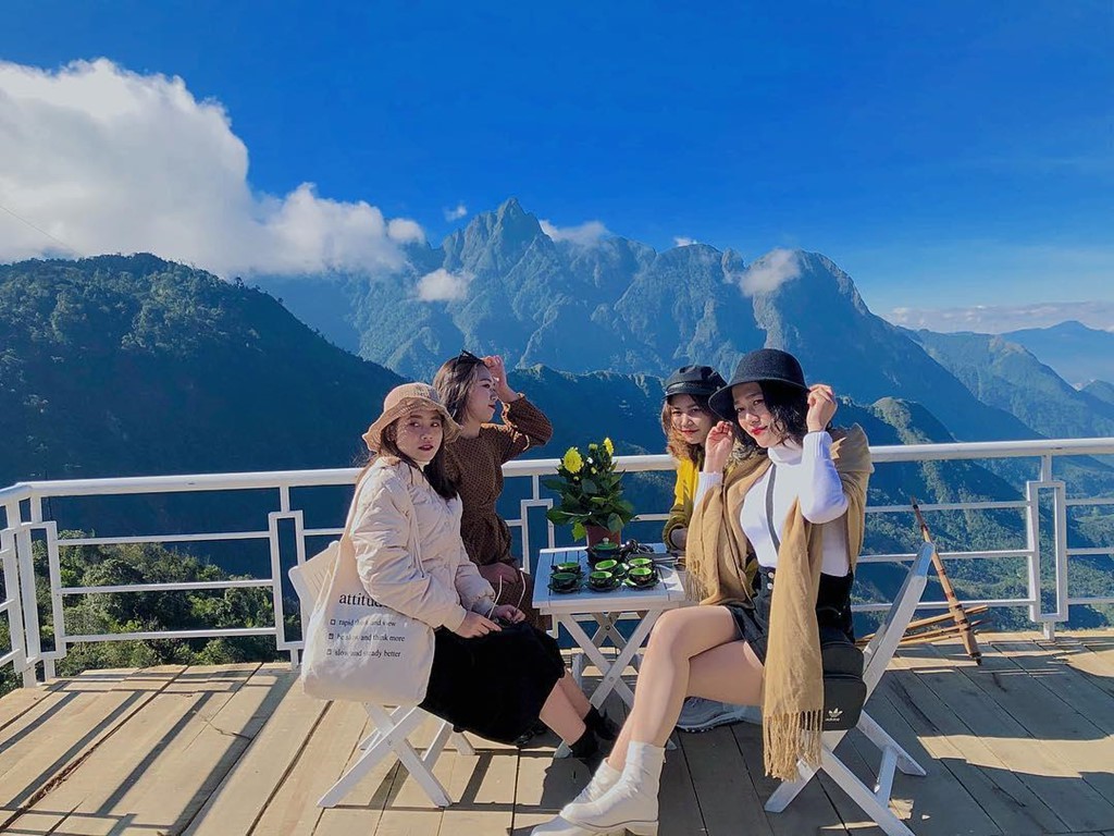 Góc 'sống ảo' săn mây đình đám trên đèo Ô Quy Hồ trước khi bị tháo dỡ - Ảnh 5. Góc 'sống ảo' săn mây đình đám trên đèo Ô Quy Hồ trước khi bị tháo dỡ - Ảnh 5.