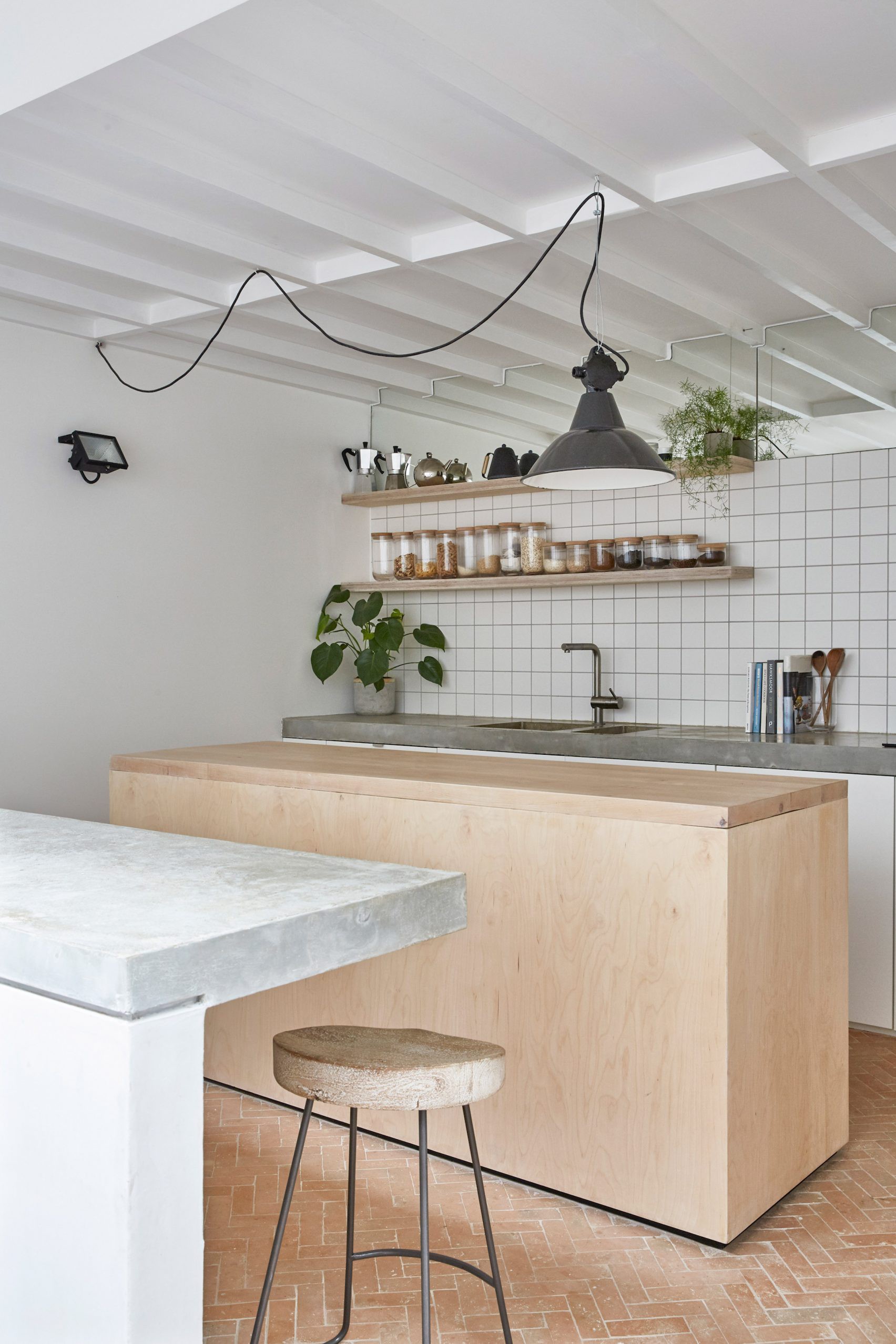 hackney-mews-hutch-design-london-architecture-_dezeen_2364_col_10-1704x2557 hackney-mews-hutch-design-london-architecture-_dezeen_2364_col_10-1704x2557