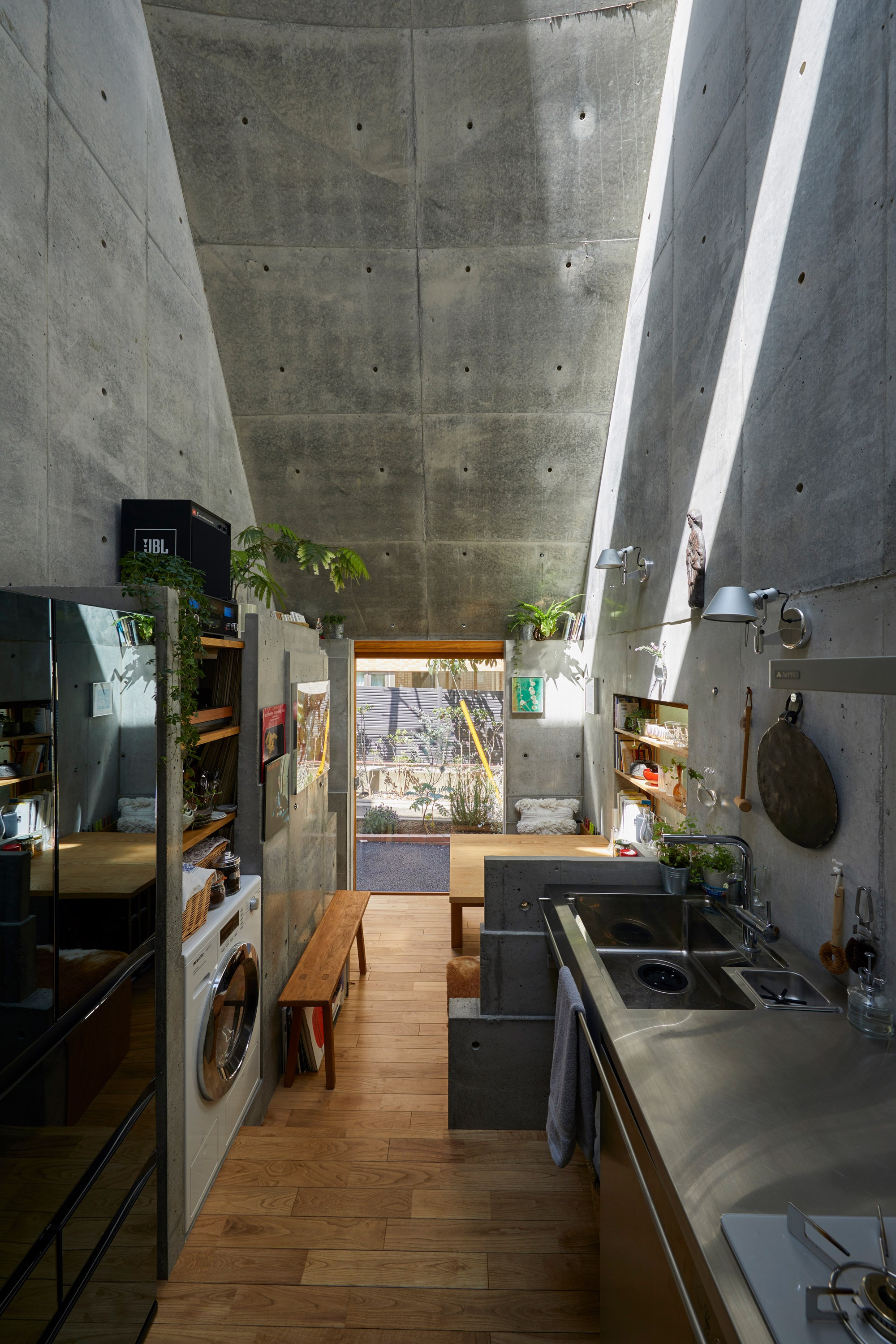 love2-love-2-house-takeshi-hosaka-tokyo-japan_dezeen_2364_col_9