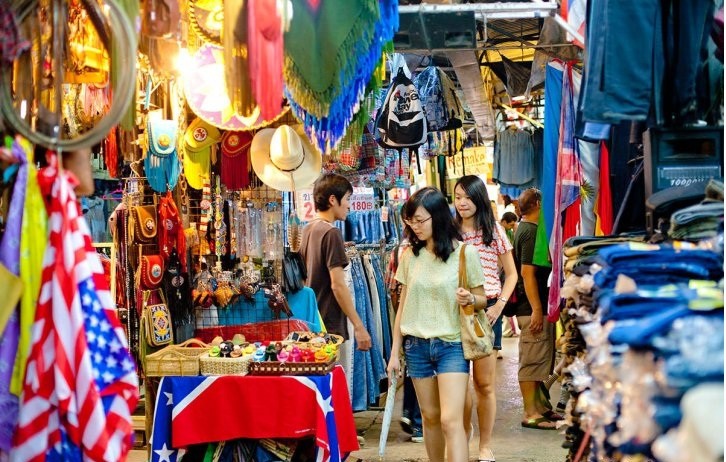 Du lịch Bangkok, nhớ ghé qua chợ cuối tuần Chatuchak để mua những món hàng rẻ - Ảnh 1.
