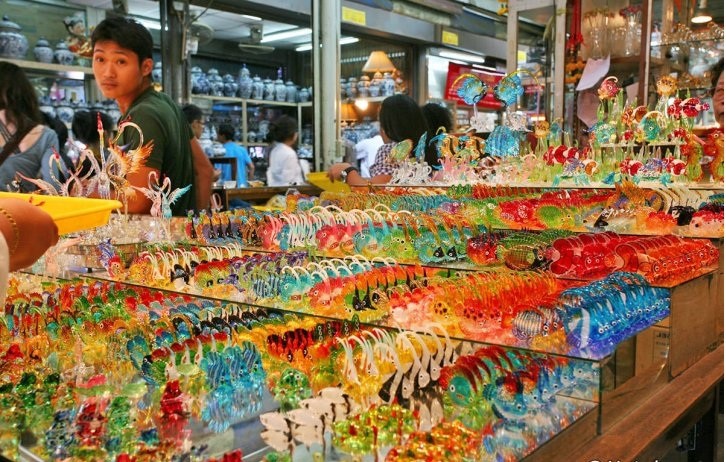 Du lịch Bangkok, nhớ ghé qua chợ cuối tuần Chatuchak để mua những món hàng rẻ - Ảnh 2.