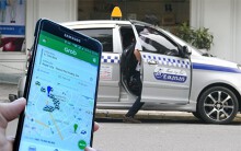 Gắn mào, taxi công nghệ 'hết đường' vào phố cấm?