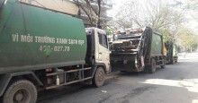 Bãi rác Khánh Sơn bị người dân chặn đường vào, hơn 700 tấn rác bị ùn ứ quanh