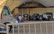 Hà Nội: Nhiều bãi trông giữ xe vẫn 'mọc chui' dưới gầm cầu