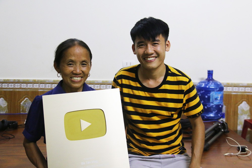 Sự thật về thu nhập ‘khủng’ của bà Tân Vlog - Ảnh 1.