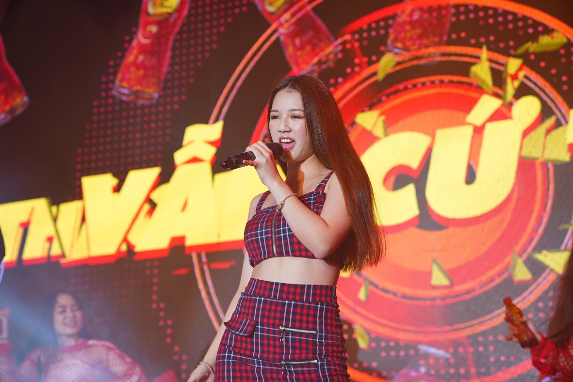 Choáng ngợp với đêm nhạc Phố Hàng Nóng “ngập thính” của dàn sao đình đám showbiz tại Đà Nẵng - Ảnh 3. Choáng ngợp với đêm nhạc Phố Hàng Nóng “ngập thính” của dàn sao đình đám showbiz tại Đà Nẵng - Ảnh 3.