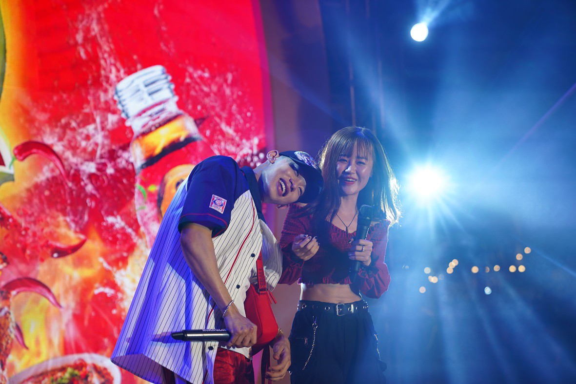 Choáng ngợp với đêm nhạc Phố Hàng Nóng “ngập thính” của dàn sao đình đám showbiz tại Đà Nẵng - Ảnh 5. Choáng ngợp với đêm nhạc Phố Hàng Nóng “ngập thính” của dàn sao đình đám showbiz tại Đà Nẵng - Ảnh 5.